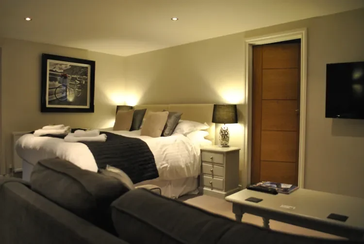 Double bedroom with sofa inside the Dragon Inn in Crickhowell